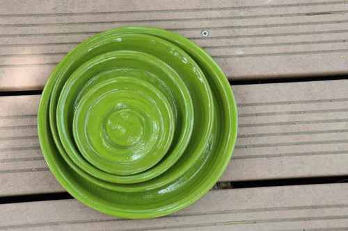 Idée pratique:Soucoupe en terre cuite émaillée vert Forêt Les Poteries d’Albi - Ø 36 cm