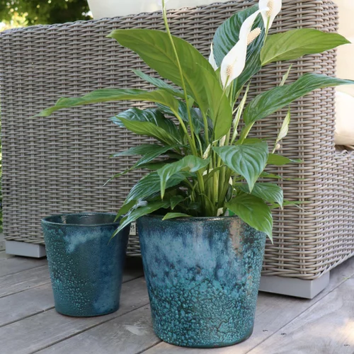 Une sélection pour l’extérieur：Pot coloris bleu Blue wave en terre émaillée Odyssée - Ø 18 cm