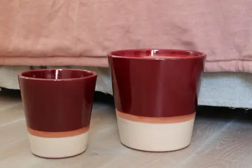 La solution pour vos extérieurs:Pot rond en terre émaillée coloris cerise Les Poteries d'Albi Odyssée - Ø 18 x H 18 cm
