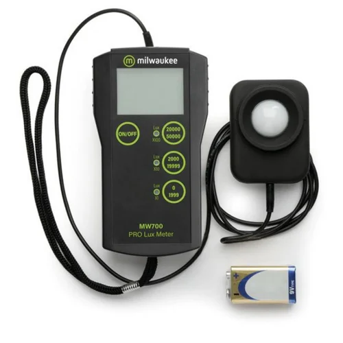 Une touche extérieure：LuxMetre MW700 - MILWAUKEE