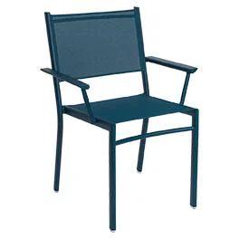 Pensé pour le jardin:Fauteuil Bridge Costa coloris bleu en aluminium Fermob - 61 x 54 cm