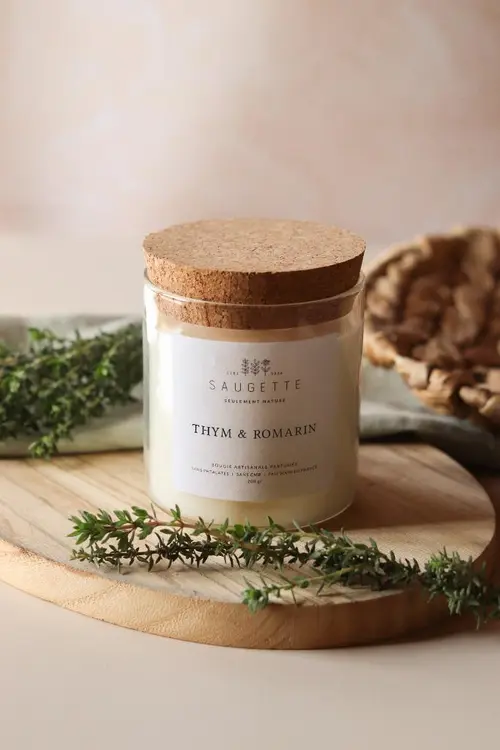 Choix pour le jardin:Bougie parfumée avec pochon Saugettes Les Essentielles senteur thym & romarin - 100 g