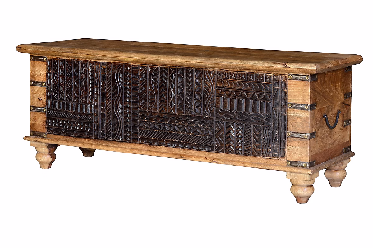 Rangement, meuble et dressing – Coffre en bois de manguier et détails sombres